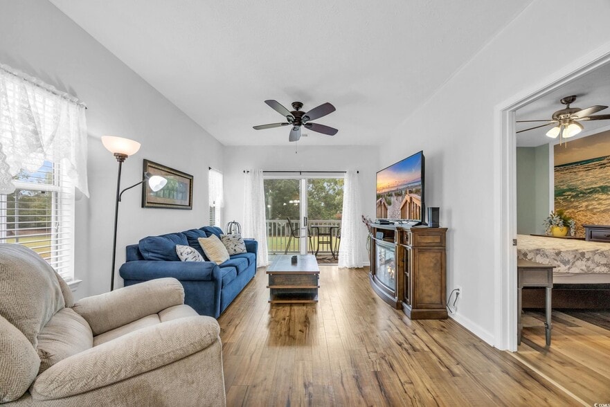 Building Photo - 612 River Oaks Dr