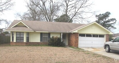 Building Photo - 3BR/2BA Between Old Jefferson and Airline ...