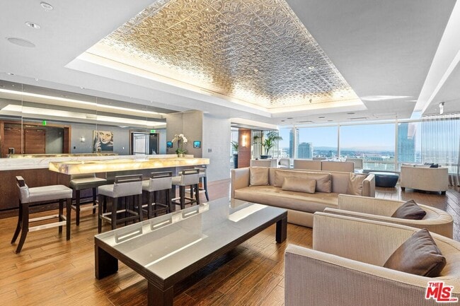 Building Photo - 900 W Olympic Blvd