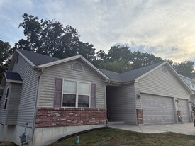 Building Photo - 1120 Marathon Dr