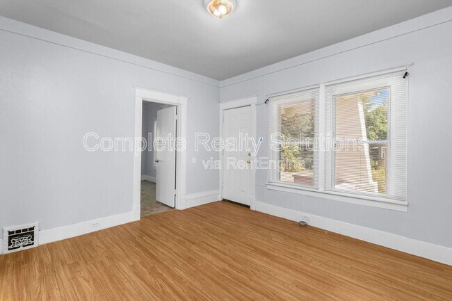 Building Photo - 8896 Alva Ave