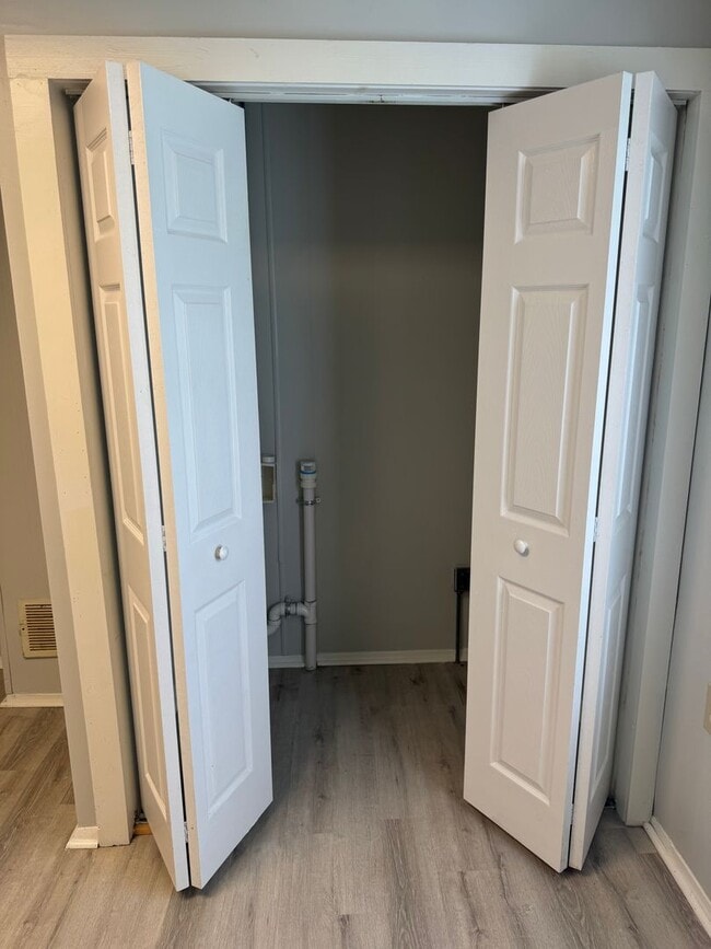 Building Photo - Cozy 1 bedroom duplex for rent!