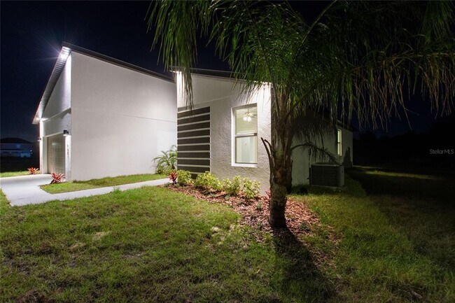 Building Photo - 1057 Sabine Pl