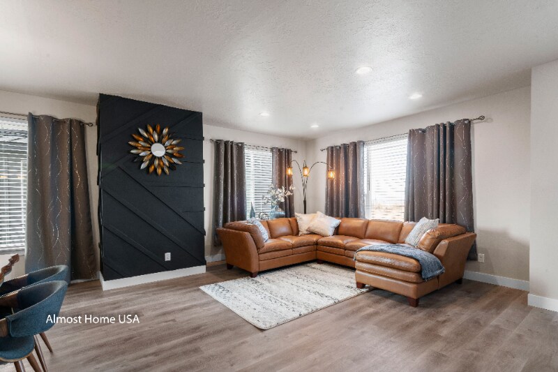 Building Photo - 572 Lewski Ln