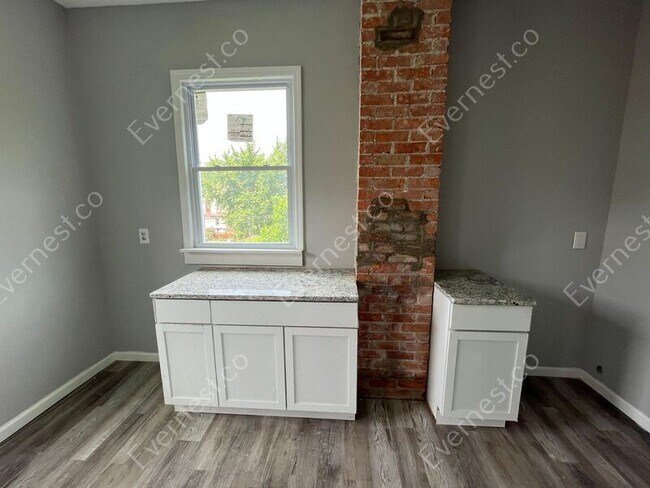 Building Photo - 291 Englewood St