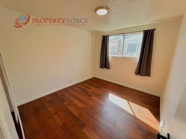 Building Photo - 2 Bedroom 1 Bath - Nicely Updated home wit...