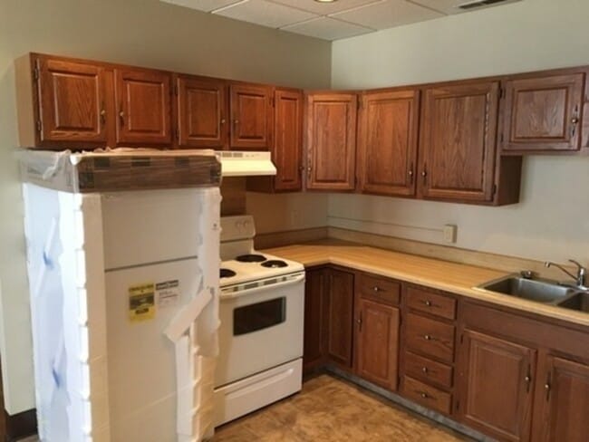 Building Photo - 5402 S 77th St