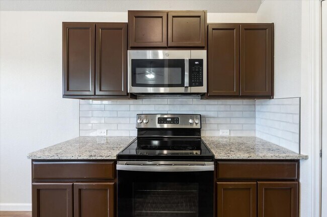 Building Photo - 326 Emerald Ridge Dr