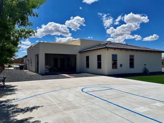 Building Photo - 8024 Canoncito Dr