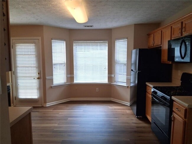 Building Photo - 130 Vinings Dr