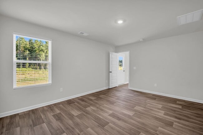 Building Photo - ***MOVE-IN SPECIAL*** $500 OFF OF YOUR FIR...