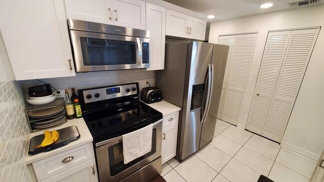 Building Photo - 12233 Armenia Gables Cir