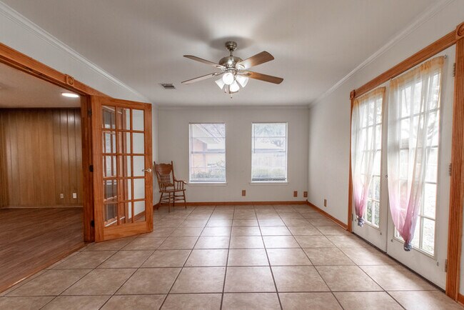 Building Photo - 1227 Ector St