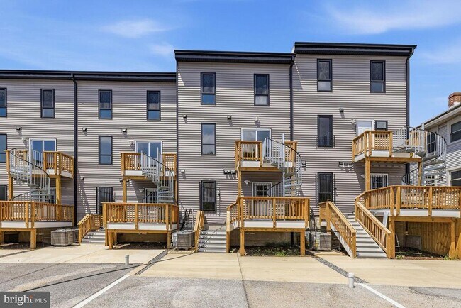 Building Photo - 2530 Elvans Rd SE