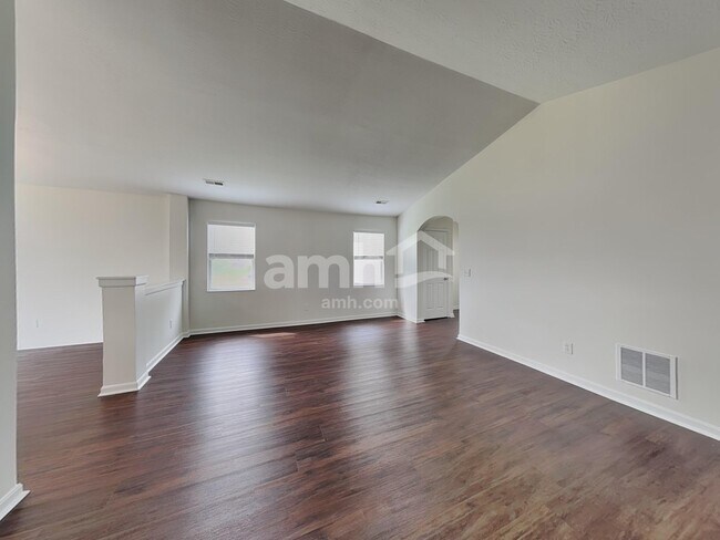 Building Photo - 10248 Meadow Glen Dr