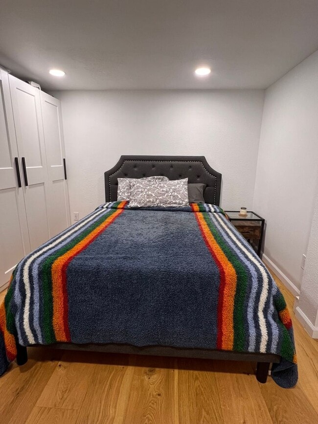 Building Photo - Mt Baker lower unit 2 bed and 1 bath next to it all!