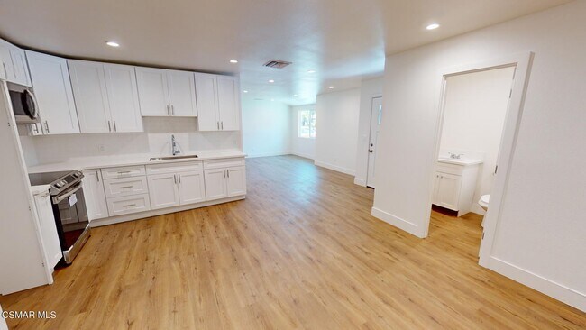 Building Photo - 971 Calle Nogal