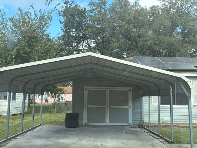 Building Photo - 3217 13th St