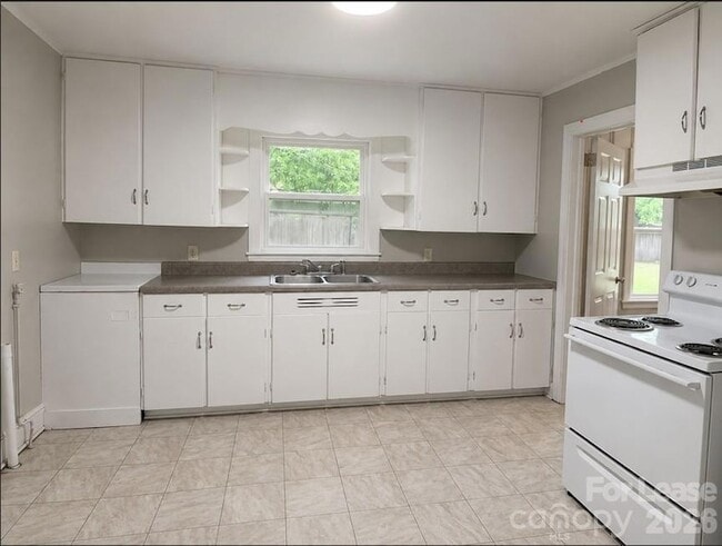 Building Photo - 800 Mt Holly-Huntersville Rd