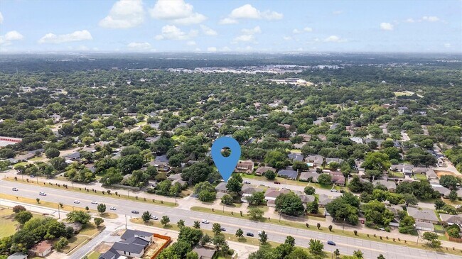 Building Photo - 11143 Joymeadow Dr