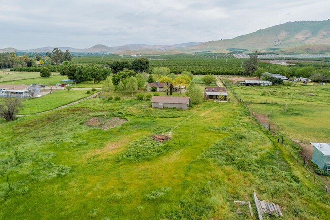 Building Photo - Home on Acreage (horses OK)  for Lease