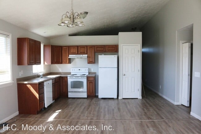 Primary Photo - 3 br, 2 bath House - 12491 S. Rampart Way