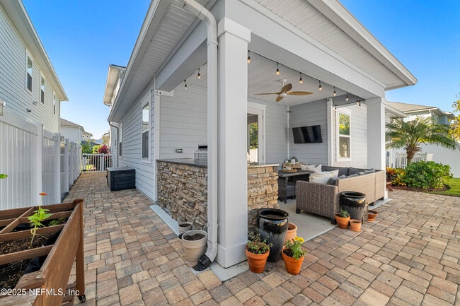 Building Photo - 1067 Seaside Dr N