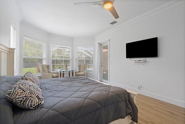 Building Photo - 8369 SE Island Way