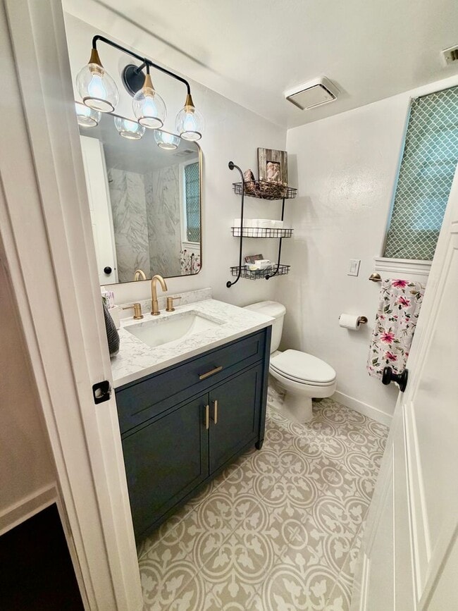 Building Photo - Gorgeous 4 Bedroom Home!!