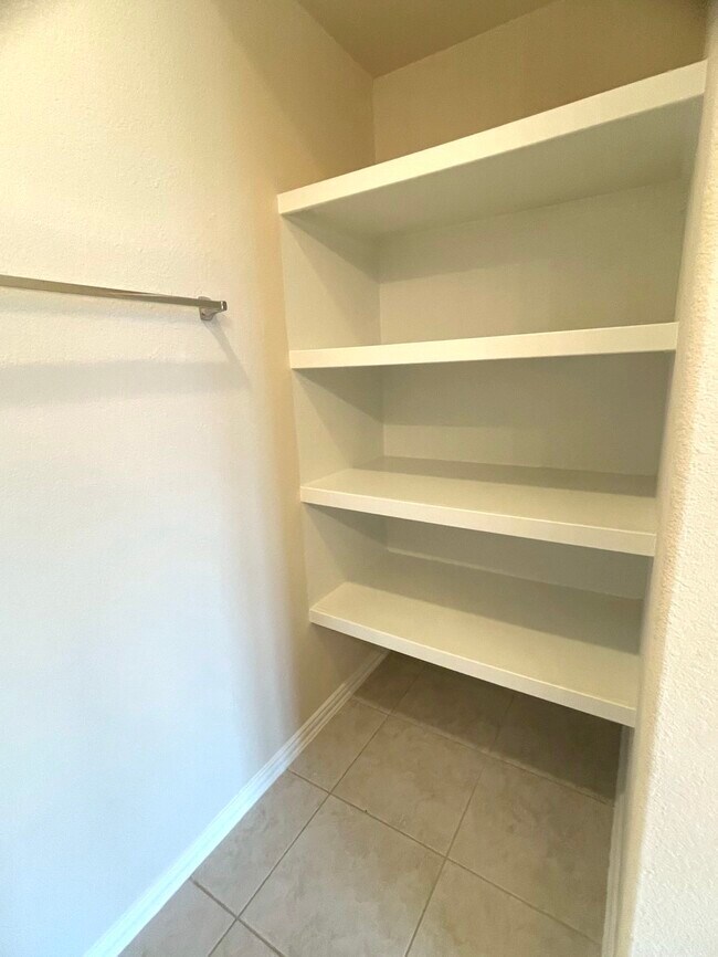 Building Photo - 1518 Summer City Dr