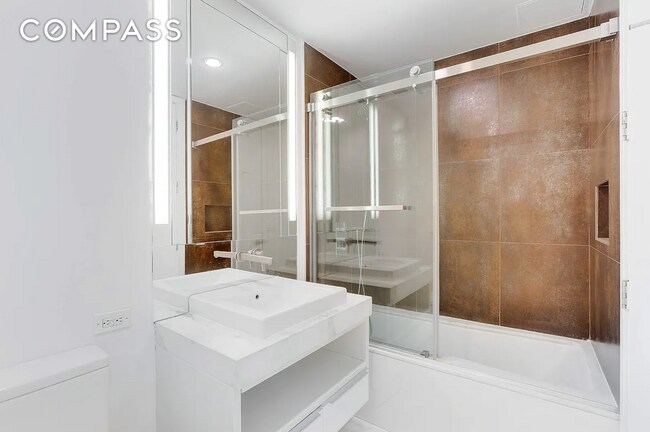 Building Photo - Chelsea 1 Bed W/D &amp; Balcony $6800