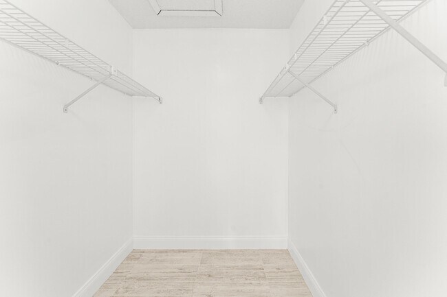 Building Photo - 1117 Green Pine Blvd