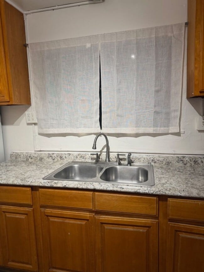 Building Photo - Fernleaf