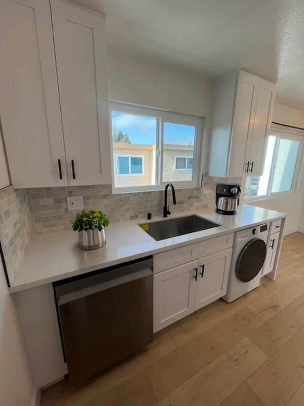 Building Photo - 17372 Dairyview Cir