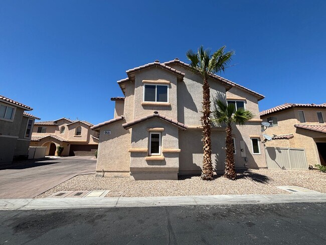 Building Photo - Beautiful 5Bed/2.5Bath/2Car home located near Seven Hills