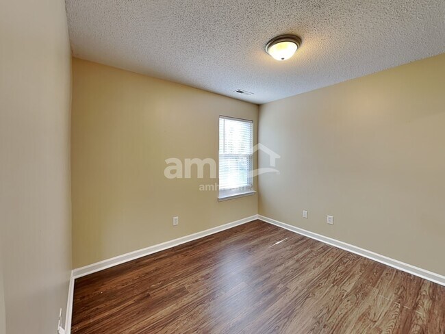 Building Photo - 3052 Teton Dr