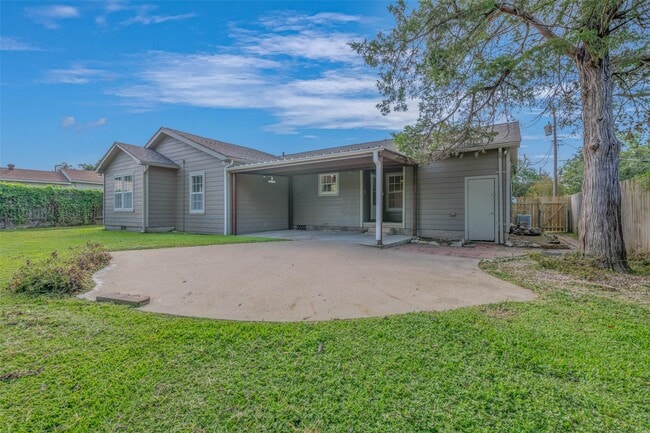 Building Photo - 1113 Felder