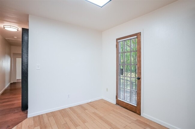 Building Photo - Huge Backyard Close to Downtown Prescott!