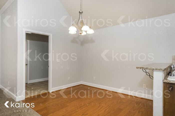 Building Photo - 2105 SE 42nd Ave