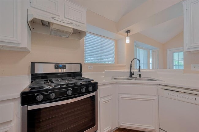 Building Photo - 15827 Beechnut St