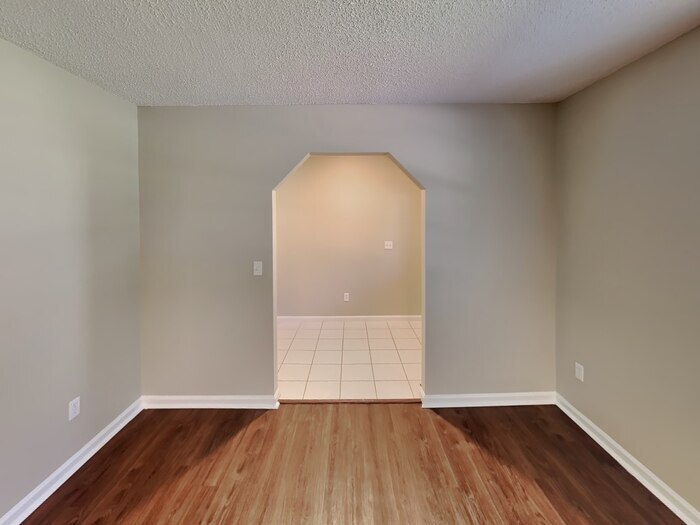 Building Photo - 950 Turtle Creek Dr S