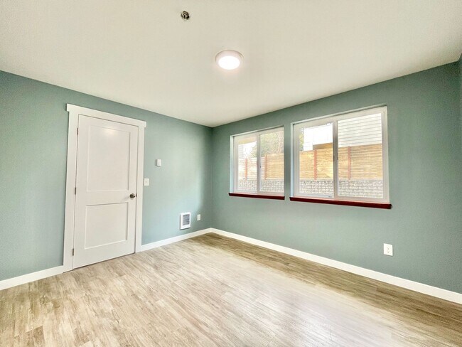 Building Photo - 15313 15th Ave NE