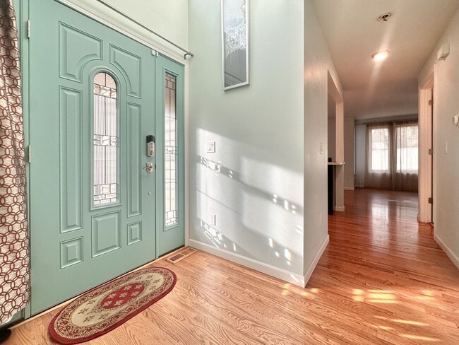 Building Photo - Charming 3 Bedroom Home in Klahanie | Issaquah Schools