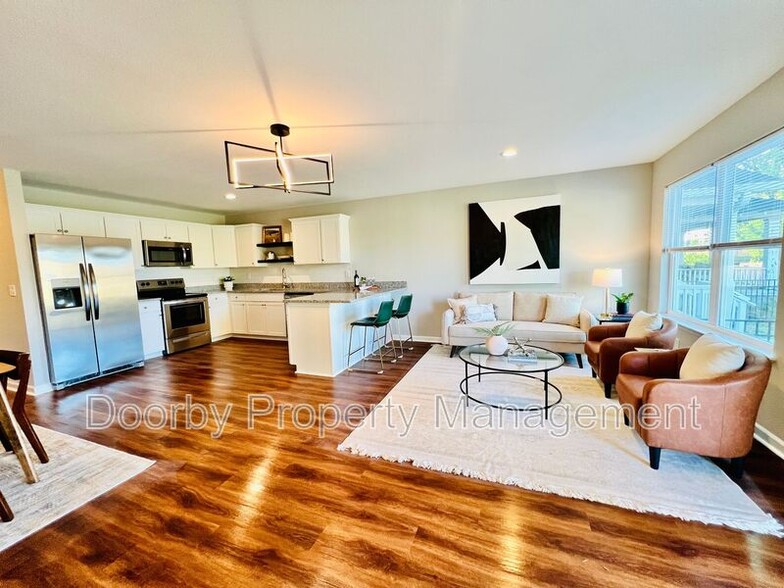 Building Photo - 2106 Duncan Ave