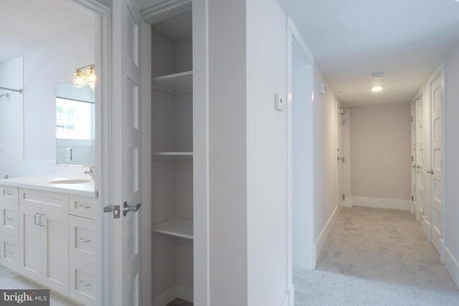 Building Photo - 149 Main St