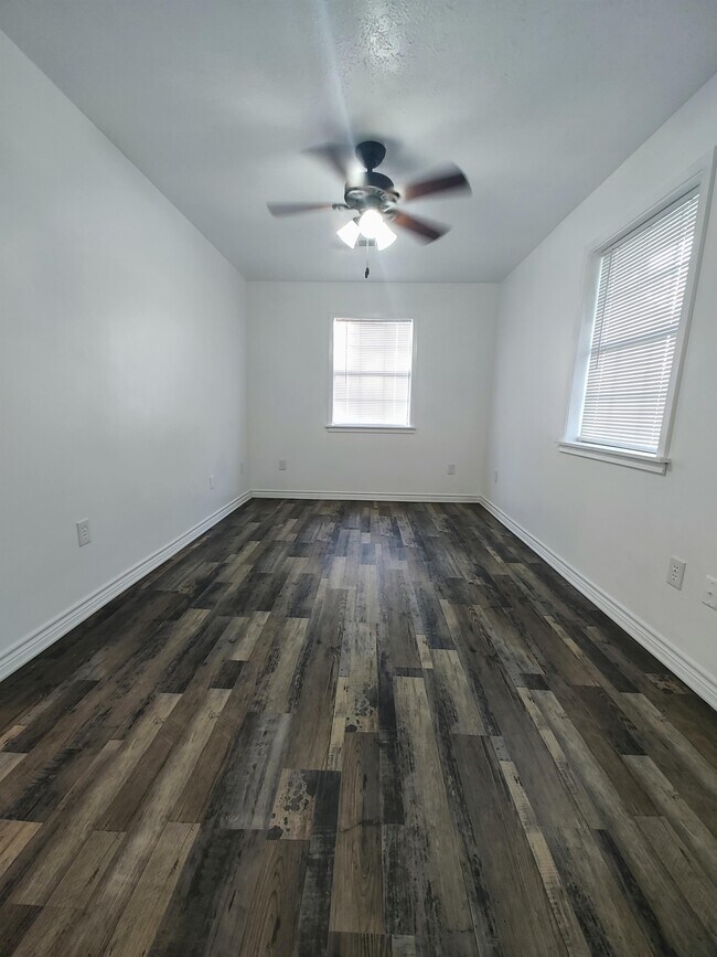 Building Photo - 105 Lumberton Dr