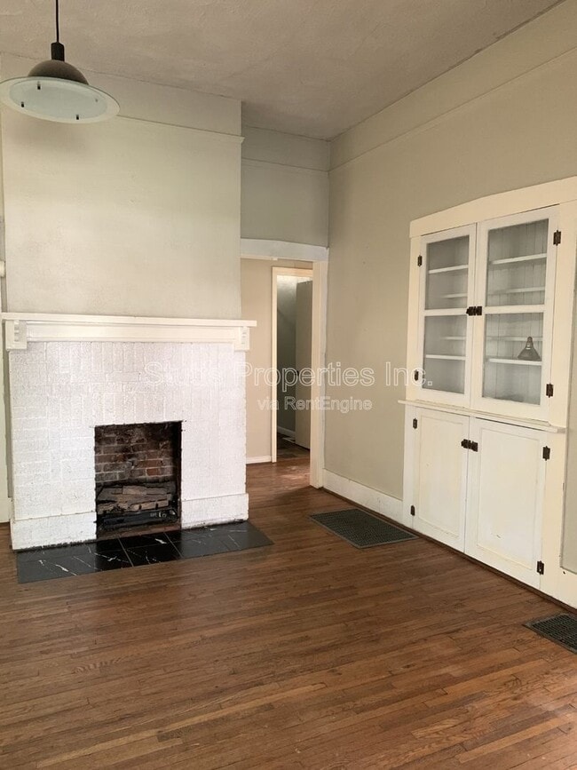 Building Photo - 713 Meridian St