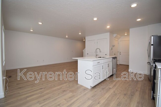 Building Photo - 397 N Buoy Ln