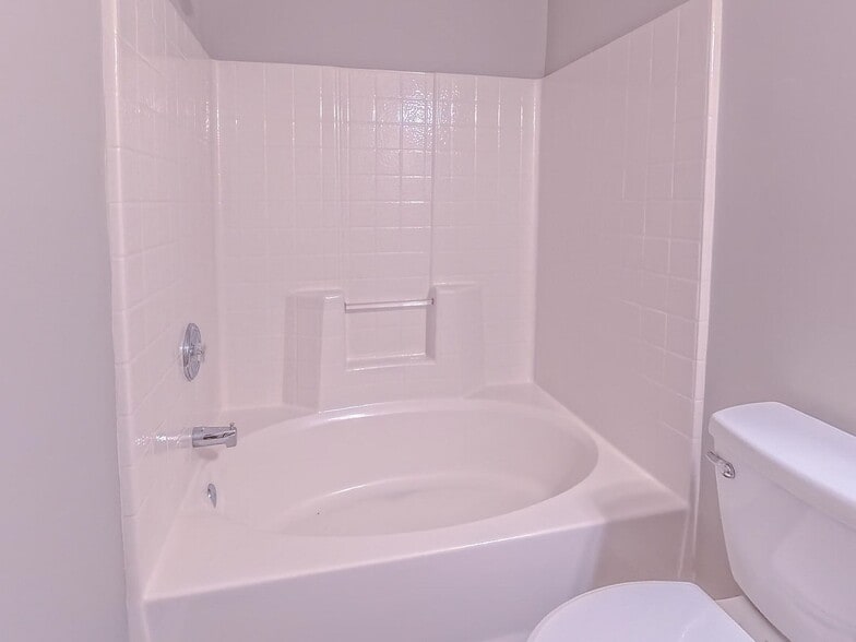 Building Photo - 4928 Silverdene St