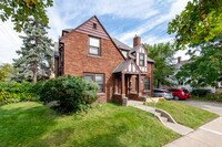 Building Photo - 801 E Ann St